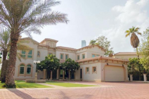 Luxury enormous villa in Islands